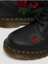 Čierne dámske kožené členkové topánky s kvetovaným vzorom Dr. Martens galéria