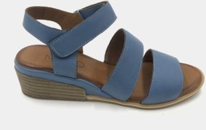 Modré kožené sandálky na plnom podpätku WILD