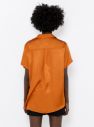 Oranžová saténová košeľa CAMAIEU galéria