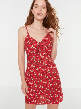 Červené dámske kvetované krátke šaty na ramienka Trendyol