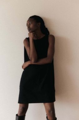 Bavlnené šaty MUUV. #skategirl čierna farba, mini, oversize