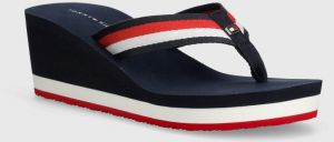 Žabky Tommy Hilfiger CORPORATE WEDGE BEACH SANDAL dámske, tmavomodrá farba, na kline, FW0FW07987