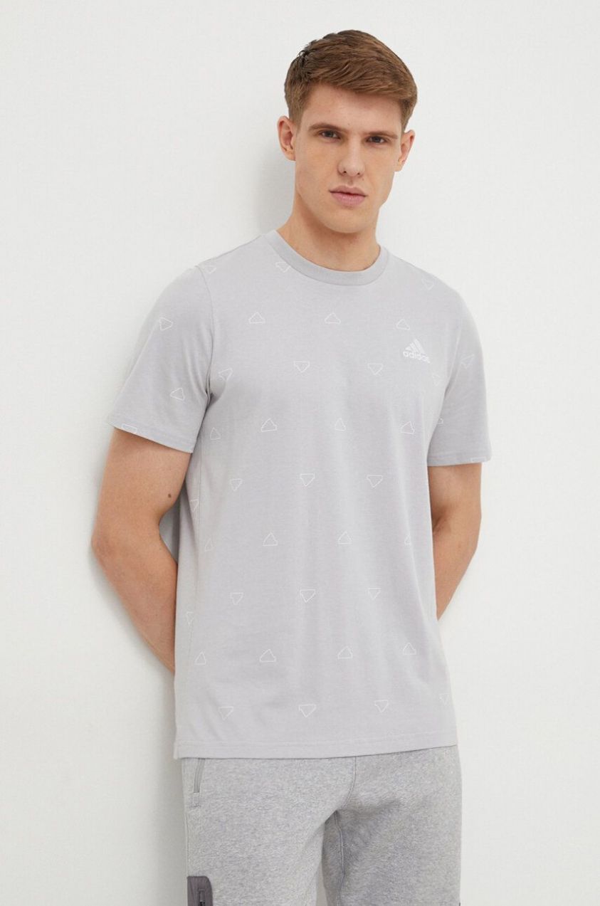 Bavlnené tričko adidas pánske, šedá farba, vzorovaný, IS1827