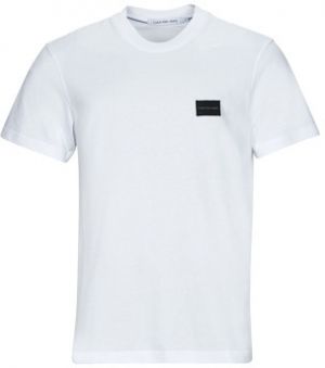 Tričká s krátkym rukávom Calvin Klein Jeans  SHRUNKEN BADGE TEE