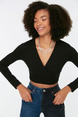 Trendyol Black Double Breasted Neck Fitted/Situated Crop Stretch Knitted Blouse
