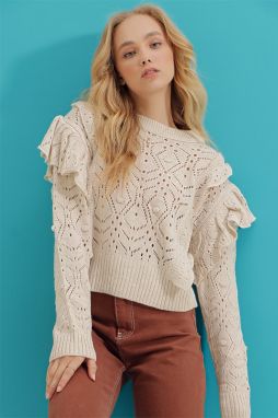 Trend Alaçatı Stili Women's Light Beige Crew Neck Hole Openwork Ruffle Detail Knitwear Sweater