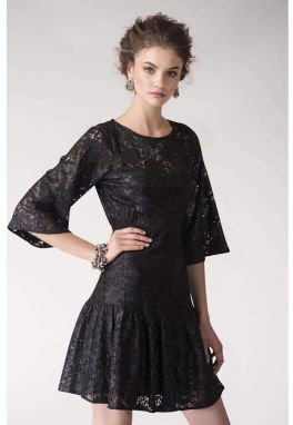Čierne čipkované Frill šaty s lemom