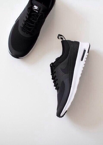 čierne nike air max thea