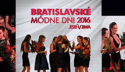 Fotoreport Bratislavské módne dni 2016: Mladé návrhárky prekvapili, stálice ohúrili 