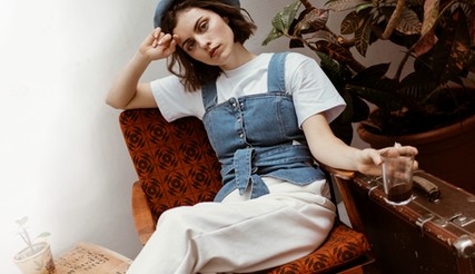 Tričko a denim nemusí byť nuda! Ako ich správne kombinovať? Sleduj