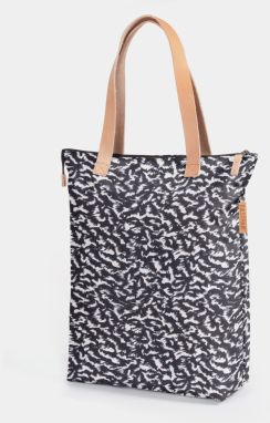 Bílo-černá vzorovaná taška Eastpak