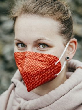 Červený vzorovaný respirátor FFP2 s nanomembránou Respirátory