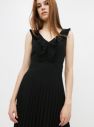 Čierne šaty s plisovanou sukňou Dorothy Perkins galéria
