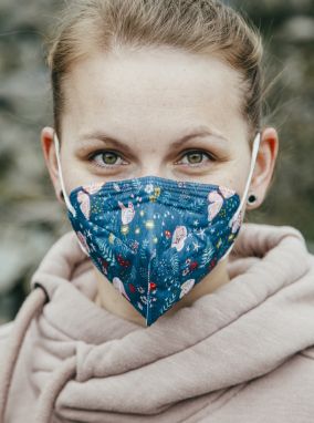 Modrý vzorovaný respirátor FFP2 s nanomembránou Respirátory