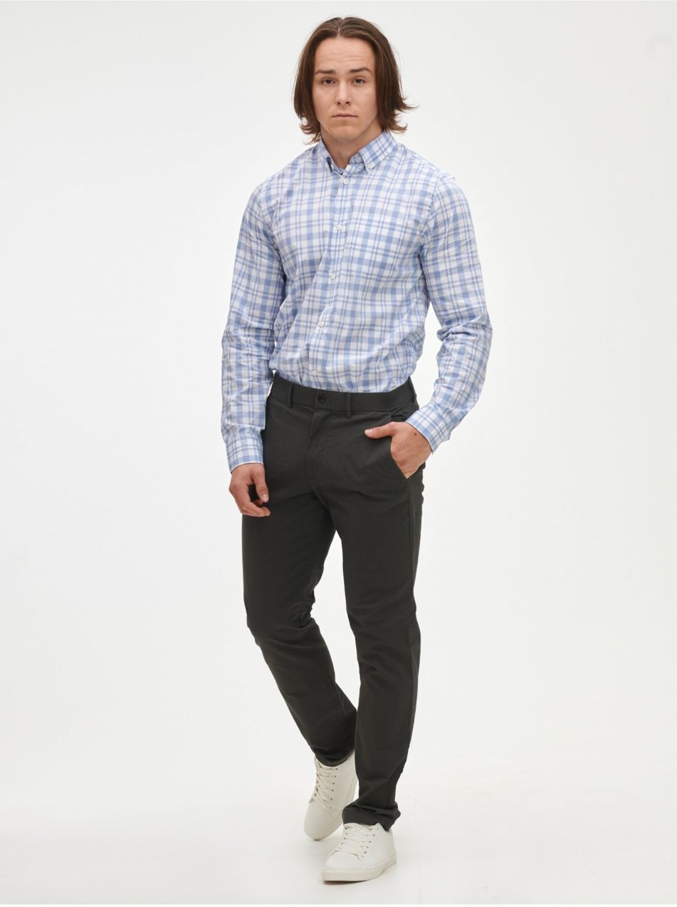 Nohavice modern khakis in slim fit with GapFlex Čierna