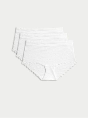 Sada troch dámskych čipkovaných nohavičiek s technológiou Flexifit™ v bielej farbe Marks & Spencer