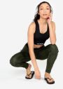 Čierna športová podprsenka so sieťovanými časťami Ivy Park galéria