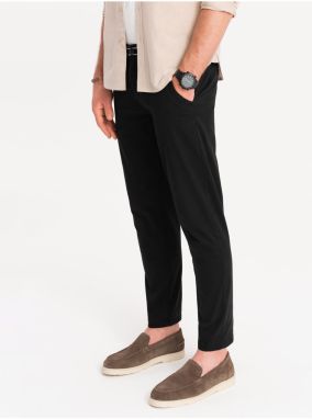 Čierne pánske chino nohavice s ozdobným pásikom Ombre Clothing