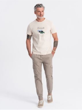 Béžovéi pánske cargo jogger nohavice Ombre Clothing