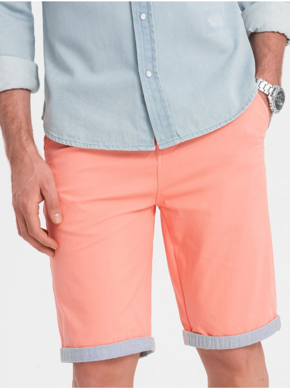 Koralové pánske chino kraťasy s džínsovým lemom Ombre Clothing