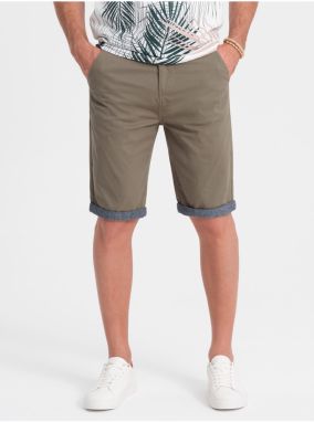 Zelené pánske chino kraťasy s džínsovým lemom Ombre Clothing