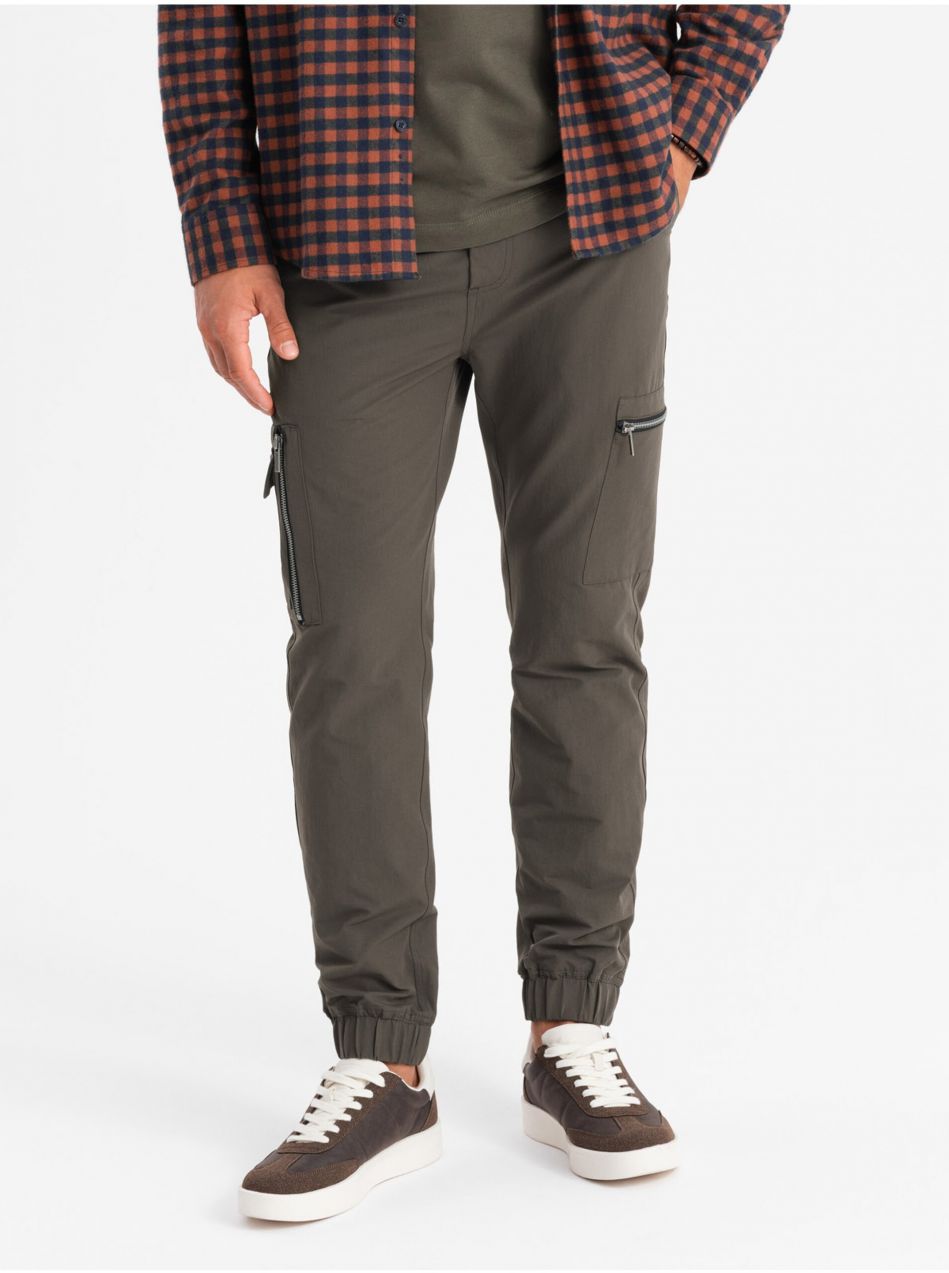 Pánske nohavice jogger s vreckami a potlačou tmavo olivovo zelené Ombre Clothing