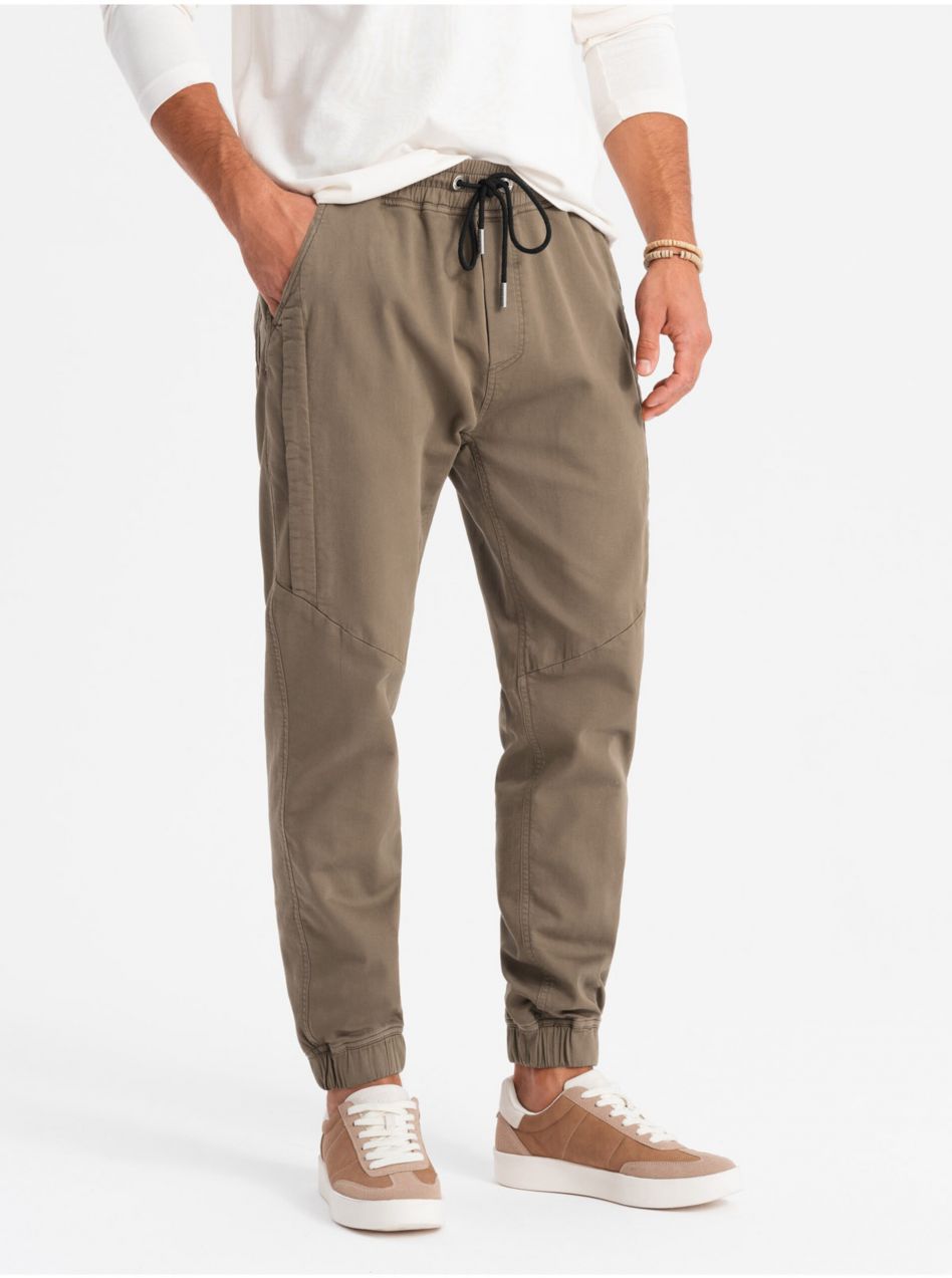 Pánske pletené tepláky so záhybmi tmavo hnedé Ombre Clothing