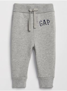 Šedé chlapčenské tepláky GAP Logo