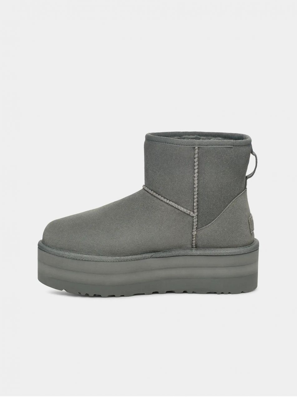 Šedé dámske semišové snehule na platforme UGG Classic Mini Platform