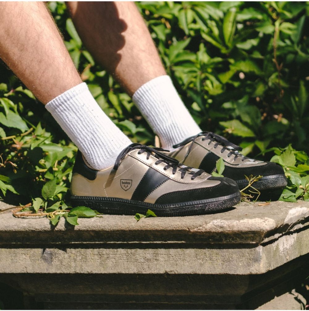 Botas Iconic Victory 76 - Pánske kožené tenisky / botasky čierno-zlaté česká výroba zo Zlína