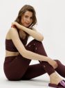 Vínové športové legíny s prestrihmi na bokoch Ivy Park galéria