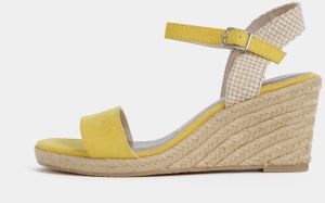Žlté sandálky v semišovej úprave na plnom podpätku Tamaris