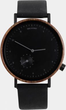 Hodinky s čiernym koženým remienkom BeWooden