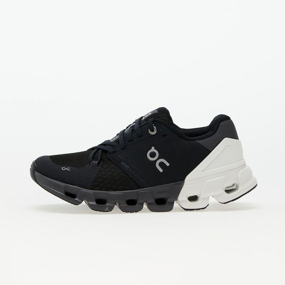 Tenisky On W Cloudflyer Wide Black/ White EUR 36.5