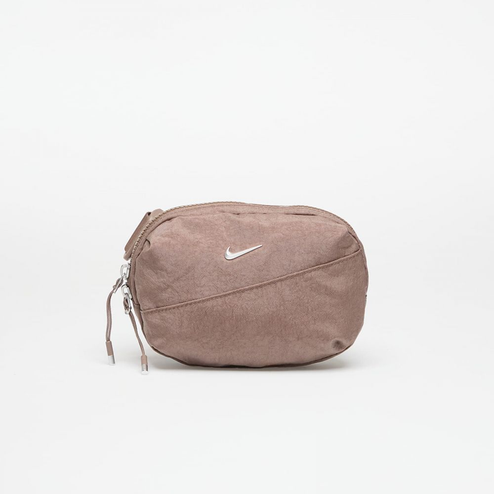 Ľadvinka Nike Aura Crossbody Bag (2L) Mink Brown/ Mink Brown/ Matte Silver 2 l