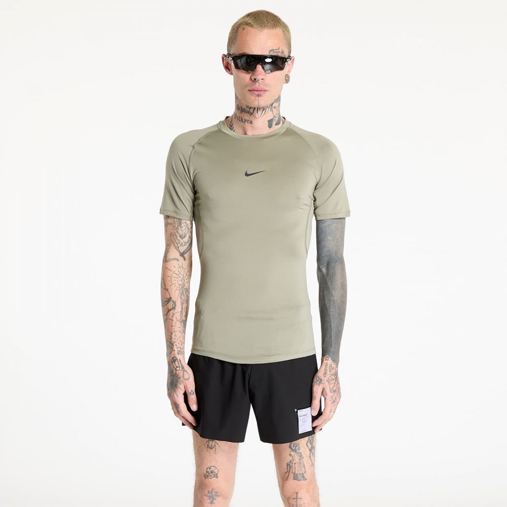 Tričko Nike Pro Men's Dri-FIT Tight Short-Sleeve Fitness Top Light Army/ Black M