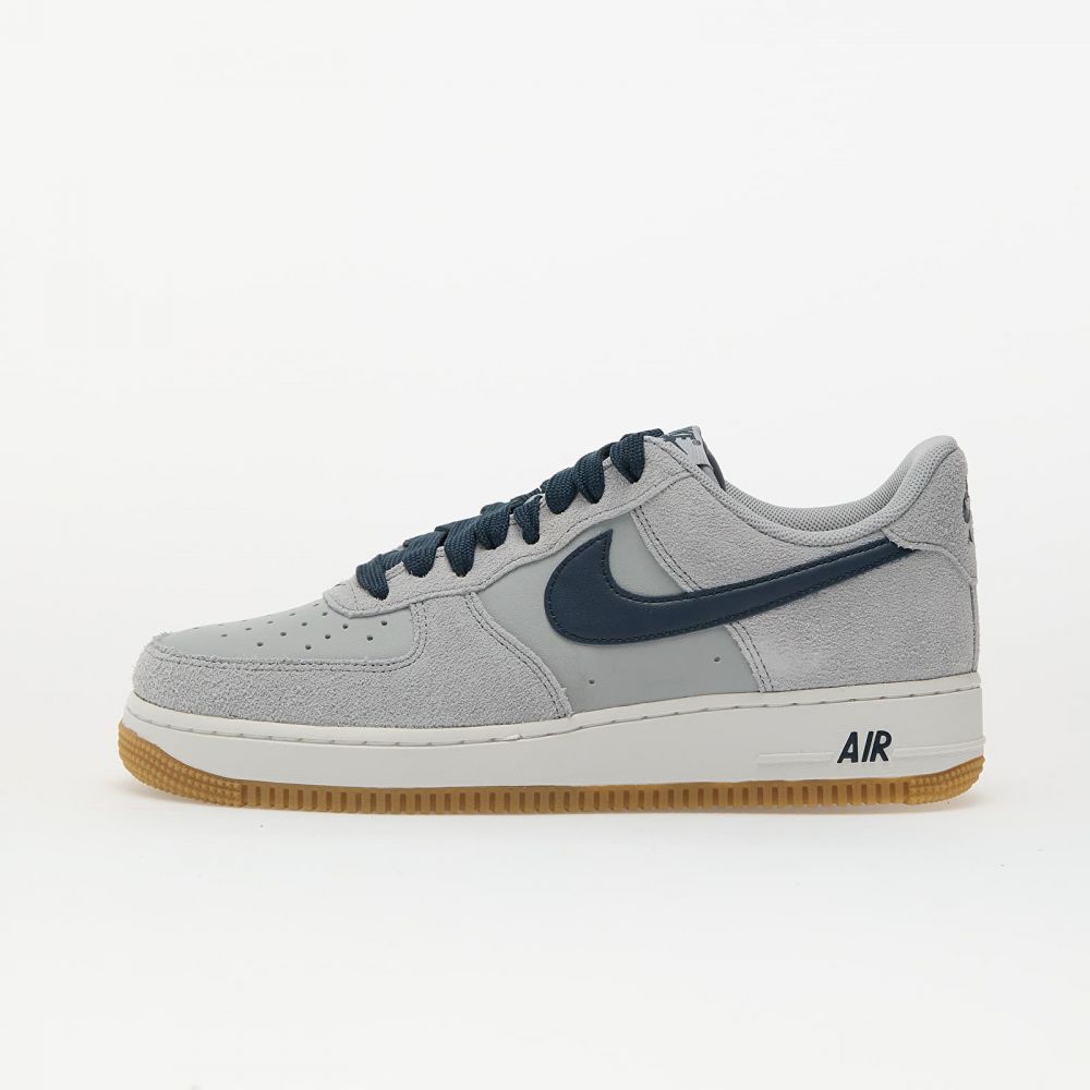 Tenisky Nike Air Force 1 '07 Lv8 Lt Smoke Grey/ Armory Navy-Gum Lt Brown-Summit White EUR 44
