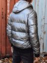Zaujímavá strieborná bunda s kapucňou na zimu galéria