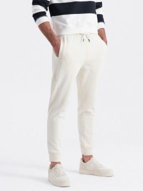 Krémové tepláky s trendy prešívaním  V11 PABS-0173
