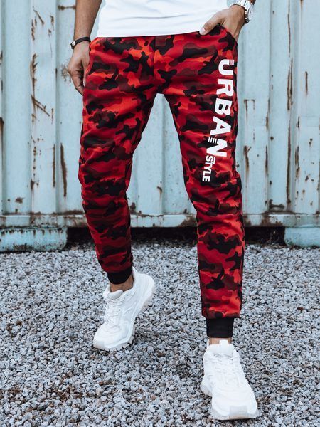 Trendy maskáčové tepláky pre pánov v červenom farebnom prevedení