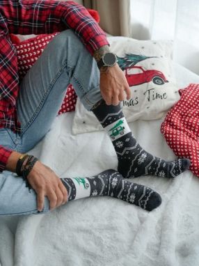 Sivé pánske ponožky s vianočným motívom