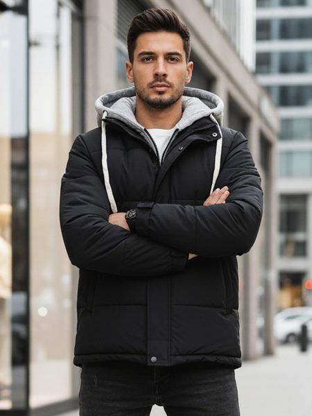 Zaujímavá čierna zimná bunda s kapucňou