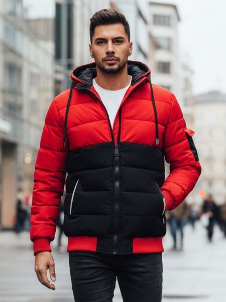 Pánska zimná bunda s kapucňou v červeno-čiernom prevedení