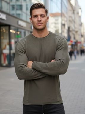 Trendy pánsky sveter v khaki farbe