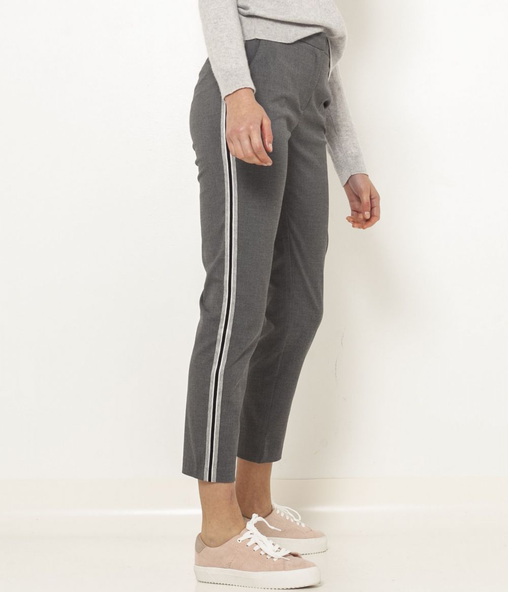 CAMAIEU sivé slim fit skrátené nohavice s bočným pruhom