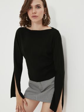 Čierny dámsky ľahký sveter s rozparkom na rukáve Trendyol galéria