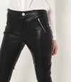 Čierne skrátené koženkové nohavice so zipsami CAMAIEU galéria