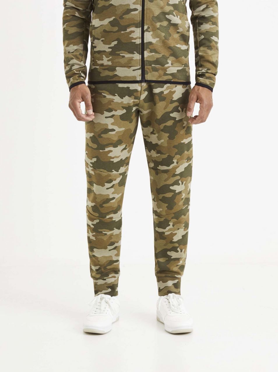 Tepláky Celio Vojogyoke s khaki vzorom