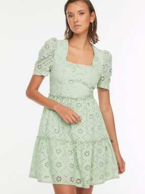 Svetlo zelené dámske vzorované krátke šaty Trendyol