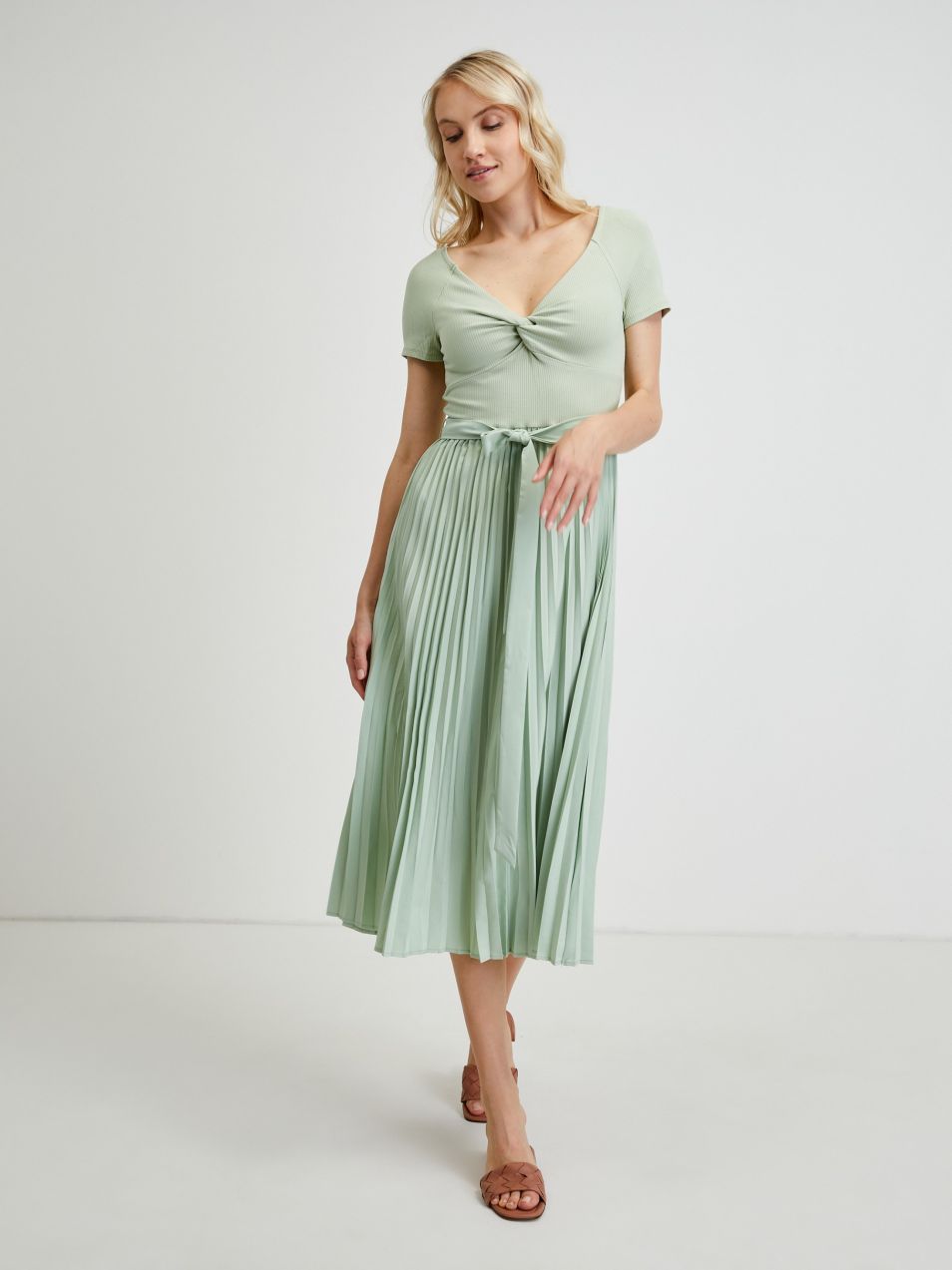 Svetlozelené dámske midi šaty Guess Erynn